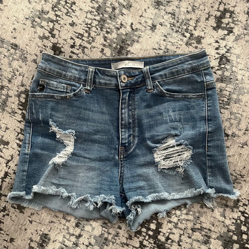 Stretchy Hugh rise cutoff Kancan denim shorts!
